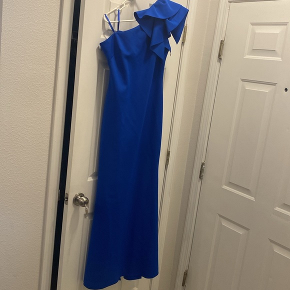 Formal Dress - Picture 4 of 4